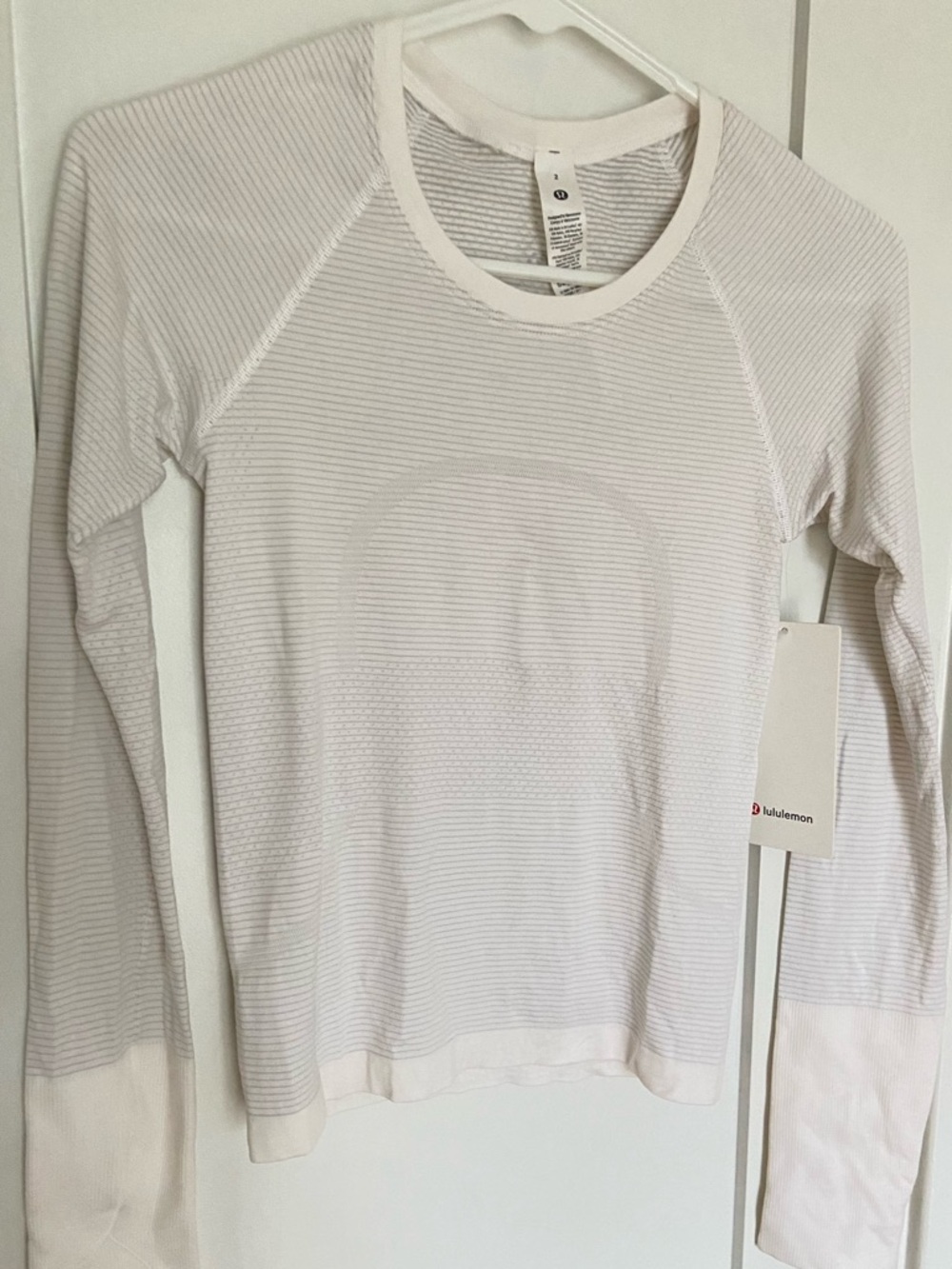 42. Size 2 LULULEMON White Longsleeve Swiftly Race Length Shirt NEW WITH TAGS